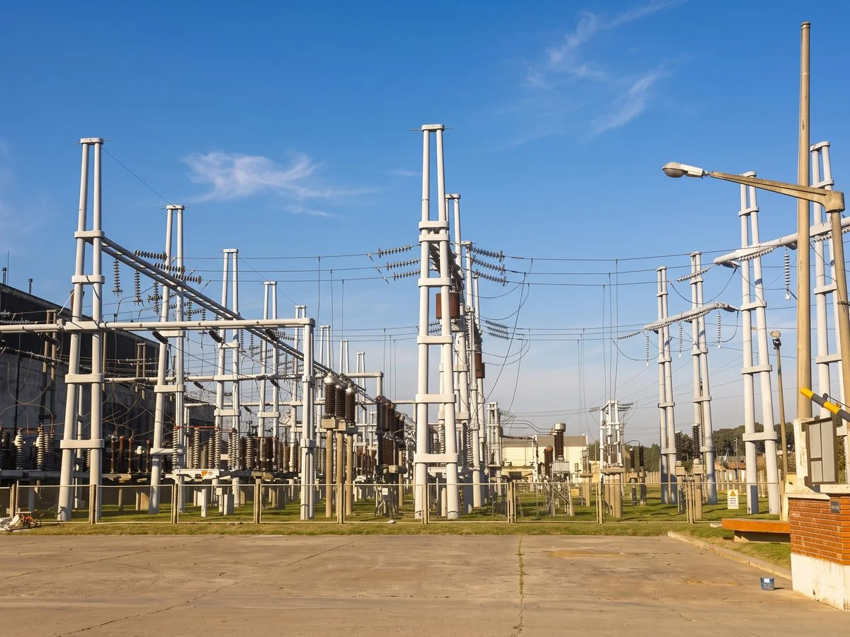 Power plant switchyard with high-voltage gantries and equipment