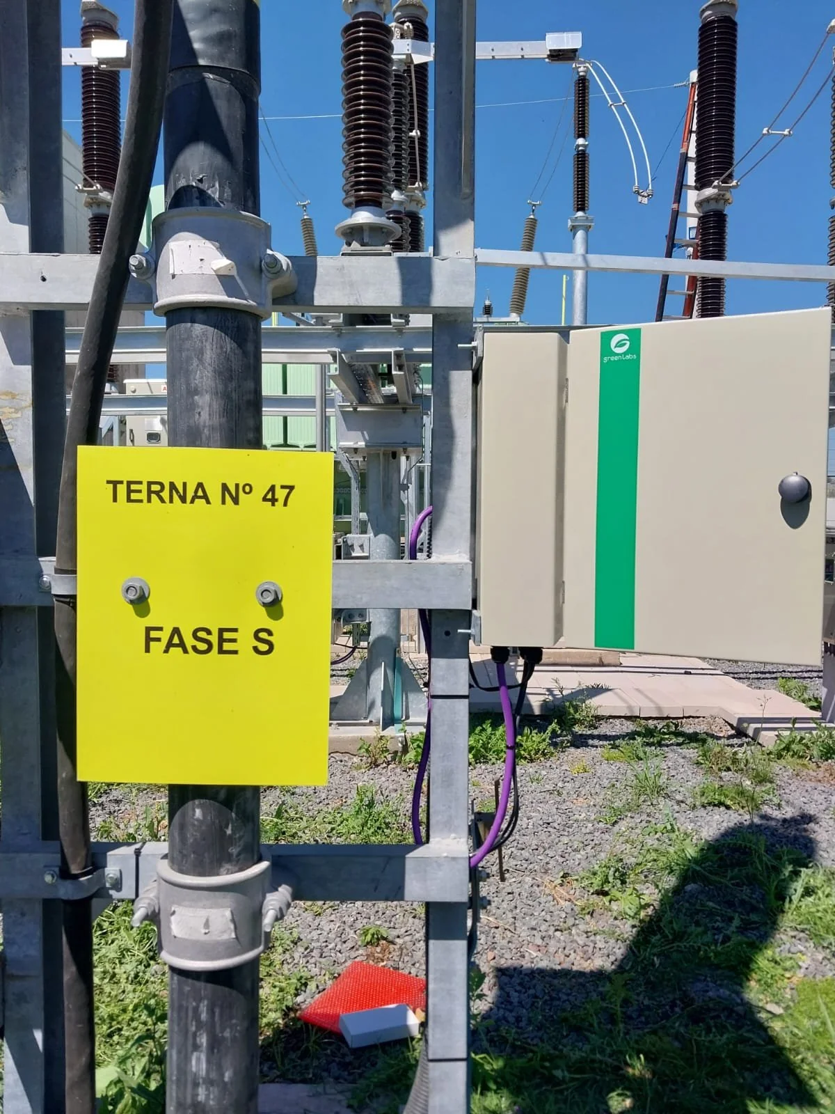 Monitoring cabinet next to a high-voltage circuit structure in a substation